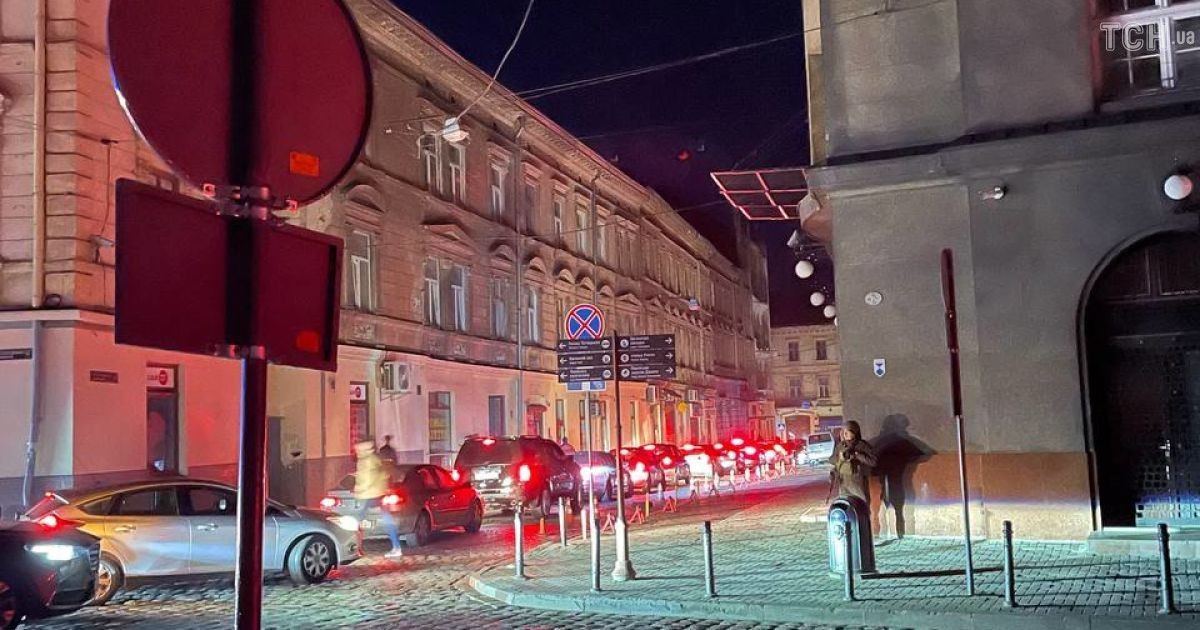 У Львові відновили електропостачання: Садовий розказав, чому в деяких будинках немає світла
