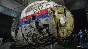 Эксперты восстановили часть самолета из обломков / © Getty Images