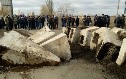 Шестой день протеста. На Николаевщине селяне продолжают блокировать уничтоженную дорогу