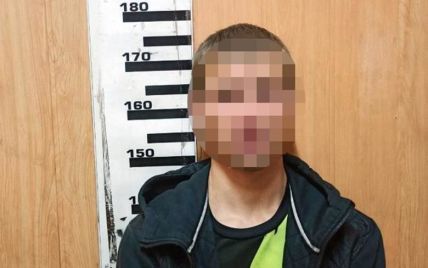 Зашел следом в лифт и достал нож: в Киеве мужчина под предлогом смерти изнасиловал женщину