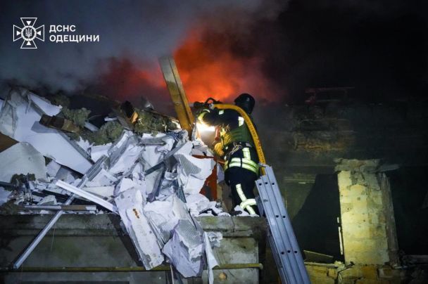 Допомога постраждалим внаслідок атаки дронами по Одесі / © Головне управління ДСНС в Одеській області/facebook