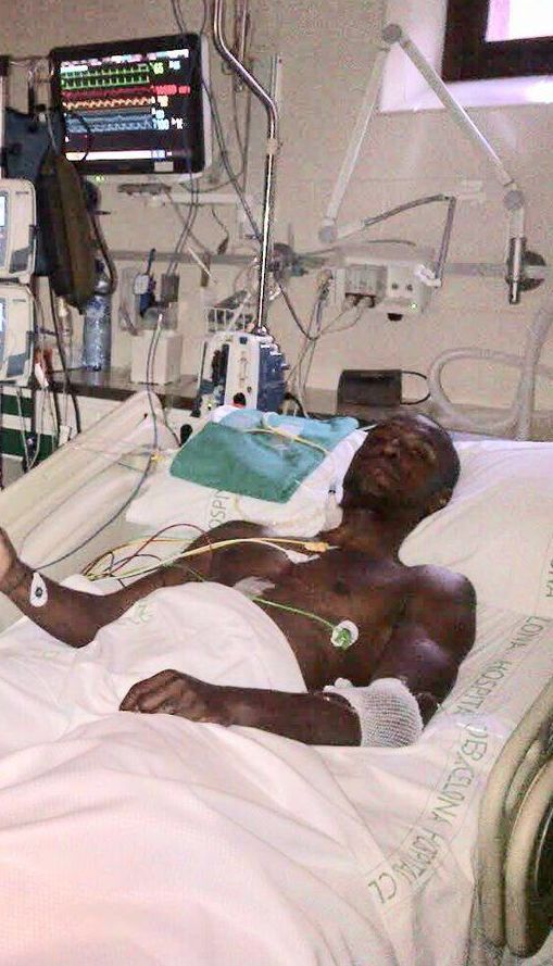 Екс-футболіст "Барселони" показав фото з операції і засудив чутки про махінацію з печінкою
