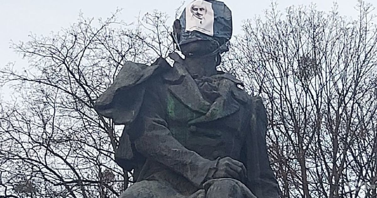 У Києві пам’ятник Пушкіну втратив обличчя
