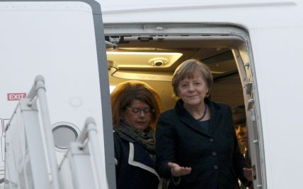Меркель отказалась лететь в Москву на парад, чтобы не обидеть Украину