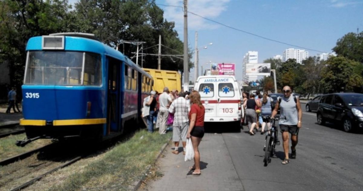 В Одессе произошло ДТП / © facebook/Григорий Рябинин