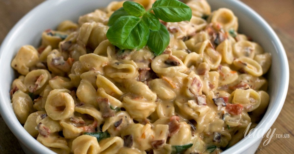 Сливочная паста с беконом и вялеными помидорами