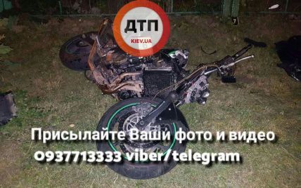 Смертельное ДТП в Киеве: мотоциклист  на большой скорости врезался в забор