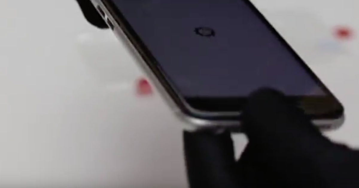 Поводом для возникновения слуха стала публикация фотографии наклейки якобы оригинальной упаковки смартфона, на которой присутствует название модели "iPhone 6s"