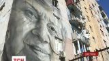 В Авдіївці на розбитій бойовиками будівлі австралійський художник намалював обличчя війни