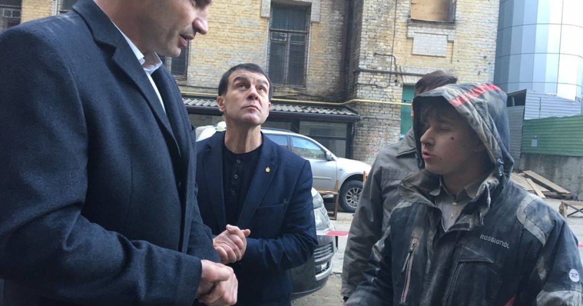 На Богдана Хмельницького обвалилось кілька поверхів відселеного будинку / © Оксана Зінов’єва / Twitter