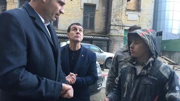 На Богдана Хмельницького обвалилось кілька поверхів відселеного будинку / © Оксана Зінов’єва / Twitter