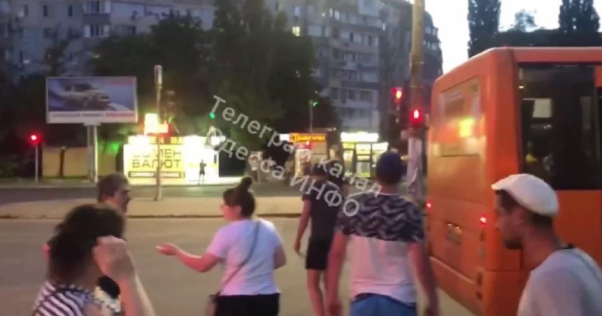 В Одесі пасажиру маршрутки влаштували самосуд (відео) 