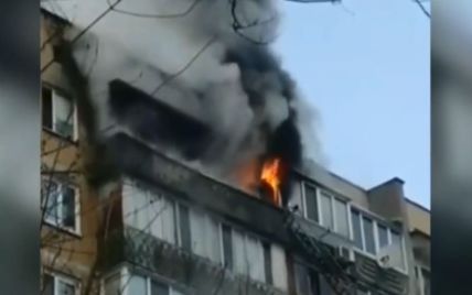 На Троєщині п’яний курець підпалив квартиру на останньому поверсі