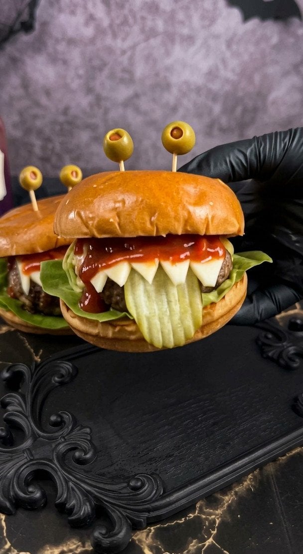 Бургеры-монстры instagram.com_snackswonders / © Instagram