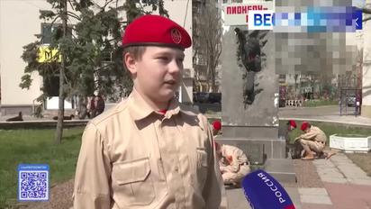Перекручують історію: як у Маріуполі мілітаризують дітей 