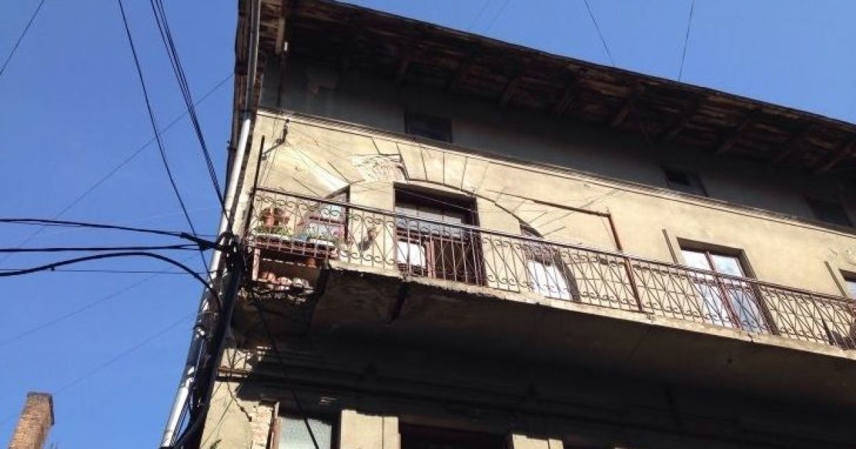 В Ивано-Франковске умерла бабушка, которая упала вместе с балконом