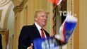 Трамп — це зрада: президента США закидали прапорами РФ
