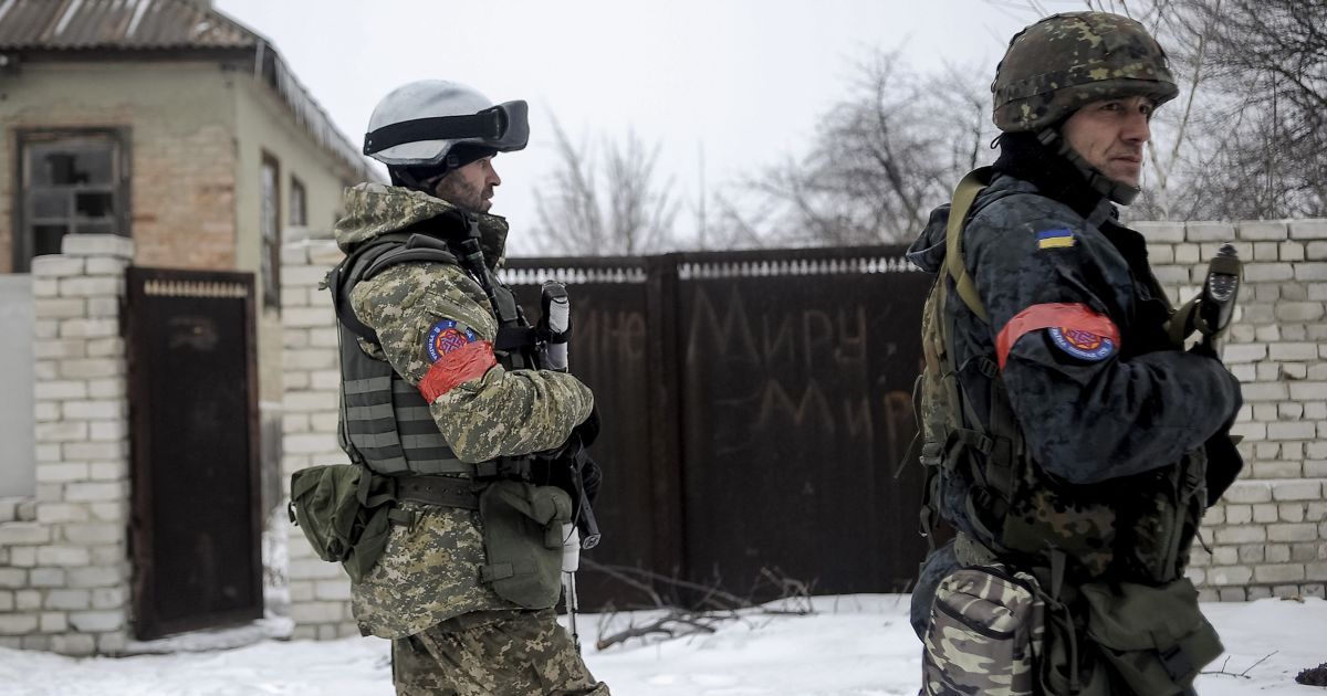 Військові утримують свої позиції