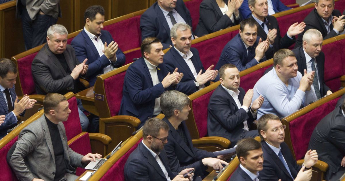 Украинские нардепы имеют целый ряд льгот
