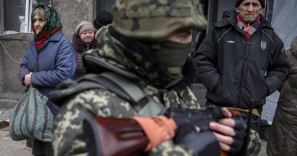 Враг обстреливает Дебальцево из всех видов оружия, разрушая инфраструктуру и жилые дома