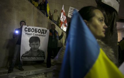 Надежду Савченко через уполномоченного по правам человека уговаривают отказаться от адвокатов