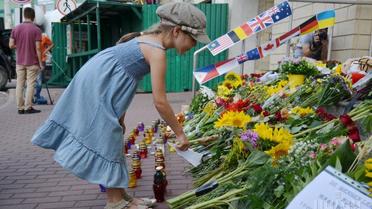 Украинцы вспоминают погибших у посольства Нидерландов. / © УНИАН