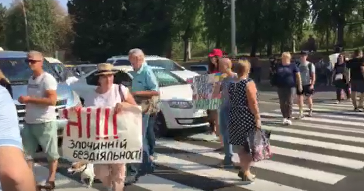 В Киеве возмущенные жители новостройки заблокировали движение по проспекту Науки