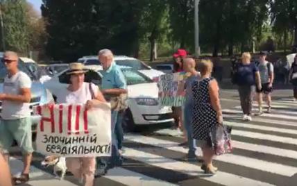 В Киеве возмущенные жители новостройки заблокировали движение по проспекту Науки