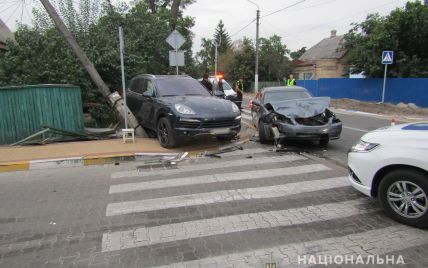Под Киевом автомобиль "вылетел" на тротуар и убил случайного прохожего