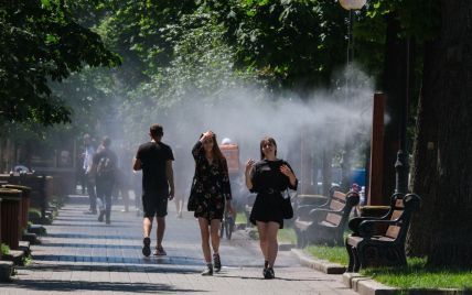 В Киеве установили рамки-освежители: адреса парков, где можно спастись от жары