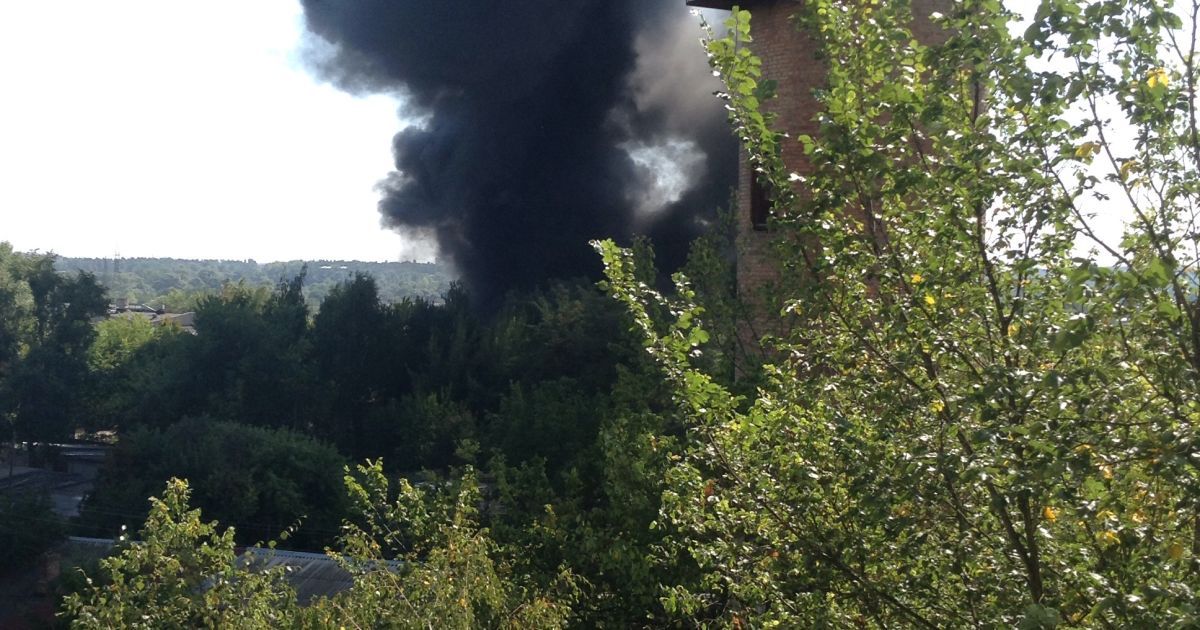 В Буче начался масштабный пожар на промышленном предприятии / © ТСН.ua