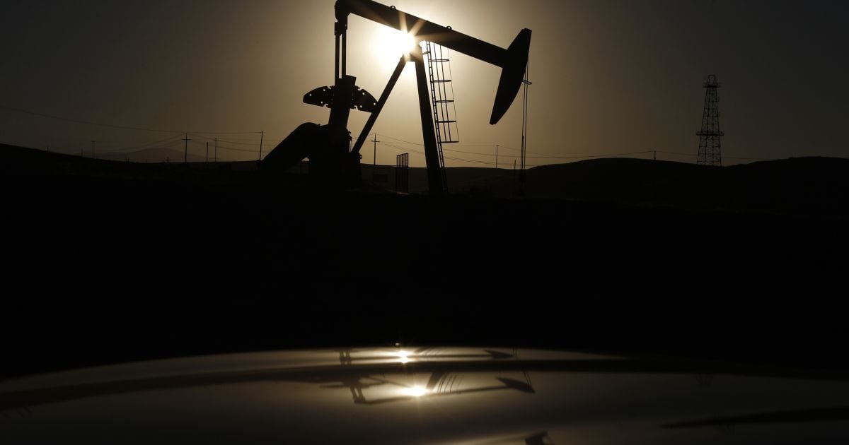 На мировом рынке нефть стоит 54-59 долларов