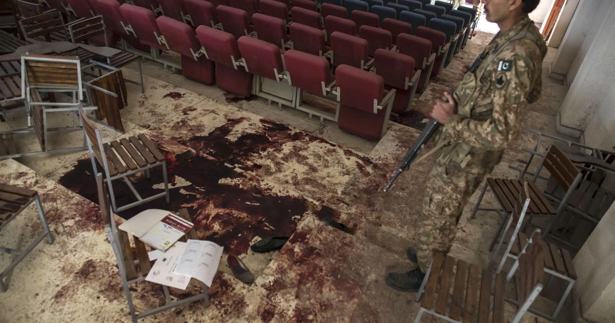 Жертвами теракту у пакистанській школі стали понад 130 осіб / © Reuters