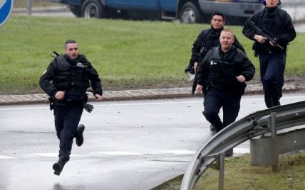 В Парижі невідомий захопив заручників у магазині - AFP