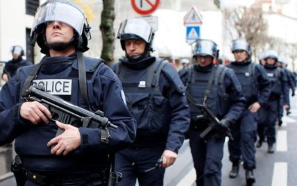 Команду об одновременном начале штурмов захваченных террористами зданий дал президент Франции