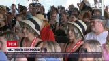 Новини світу: тисячі близнюків з'їхались в Огайо на щорічний фестиваль