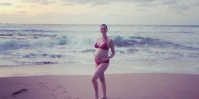 Беременная Энн Хэтэуэй неожиданно показала фигуру в бикини