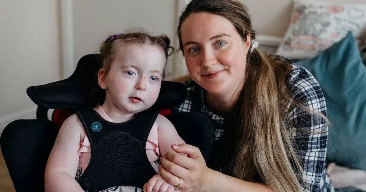 Сиан Лоуренс с дочерью / Фото: Newlife Charity/SWNS