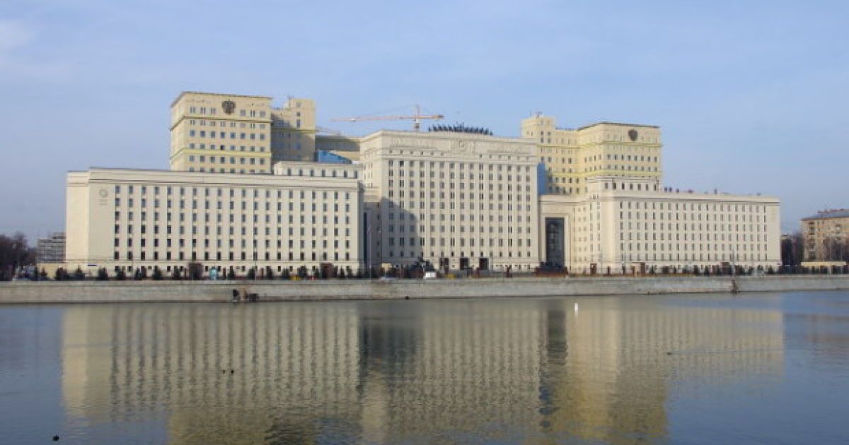 Из здания эвакуируют сотрудников
