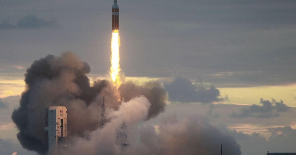 На відео відображені 10 хвилин польоту Orion.