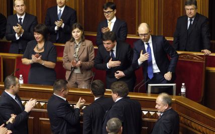 Кабмин определил дату запрета на выплаты "долга Януковича" и разрешил нанять юристов