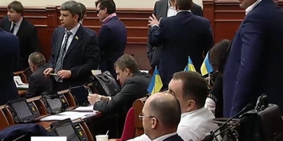 Депутати заблокували роботу Київради через вибори
