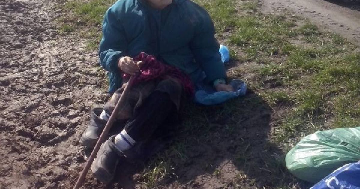 На Львівщині донька заради квартири відвезла 84-річну матір помирати посеред поля - львів'янка