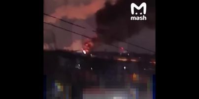 Атака безпілотників на дві нафтобази в Росії: відео пожеж