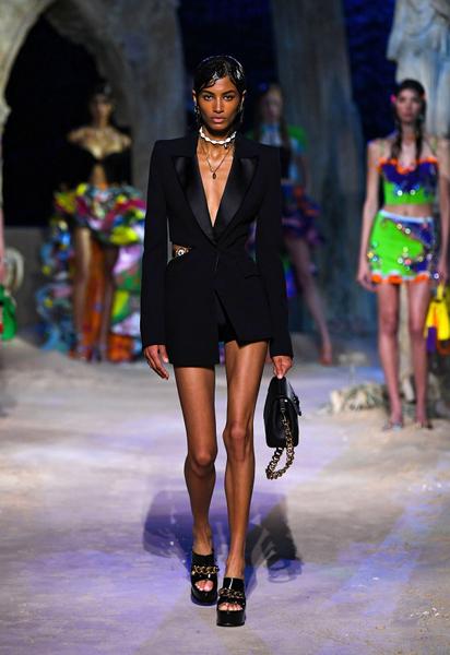 Коллекция Versace трет-а-порте сезона весна-лето 2021 / © East News