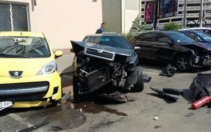 У Києві 79-річний чоловік на кросовері протаранив дев'ять автівок