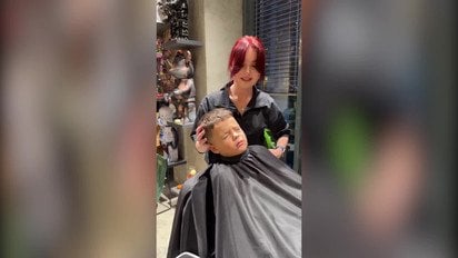 Жена Решетника растрогала Сеть видео с сыном, который уснул во время стрижки