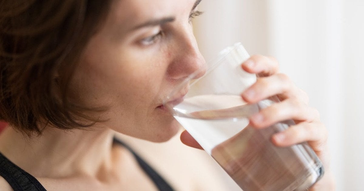 Чи можна запивати їжу водою