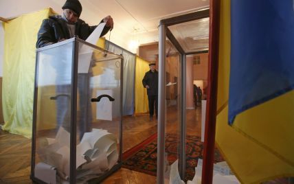 Мир уже поздравил украинцев с честными и проевропейскими выборами, а РФ добавила ложку дегтя