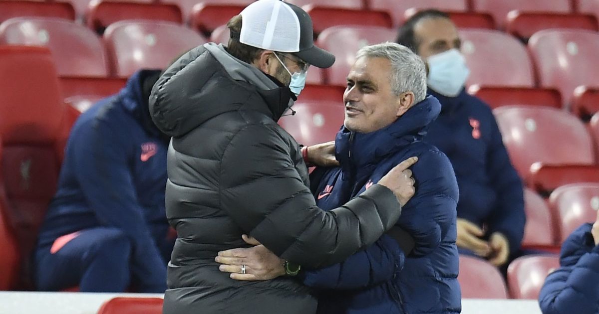 Моуринью и Клопп устроили перепалку после драматического матча АПЛ: о чем спорили тренеры